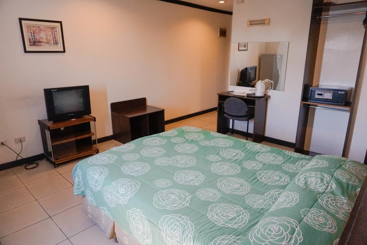 โรงแรมคราวน์ การ์เดน Cebu ภายนอก รูปภาพ